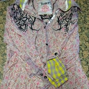 Roar (Buckle) button-up shirt.